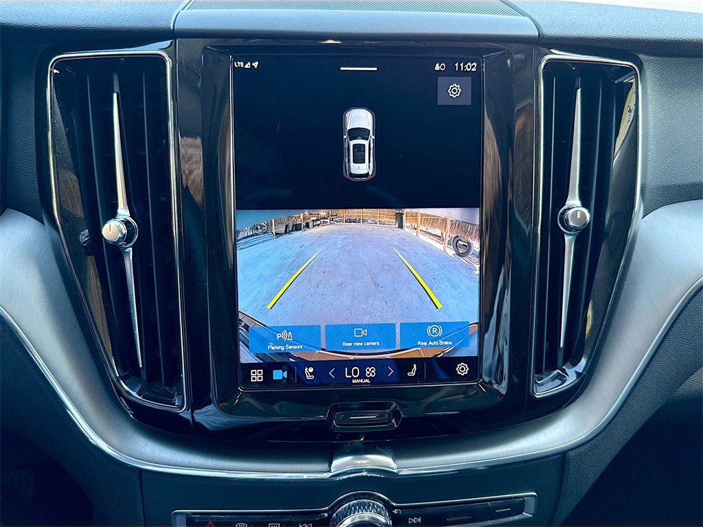 Used 2023 Volvo XC60 B5 Core image 15