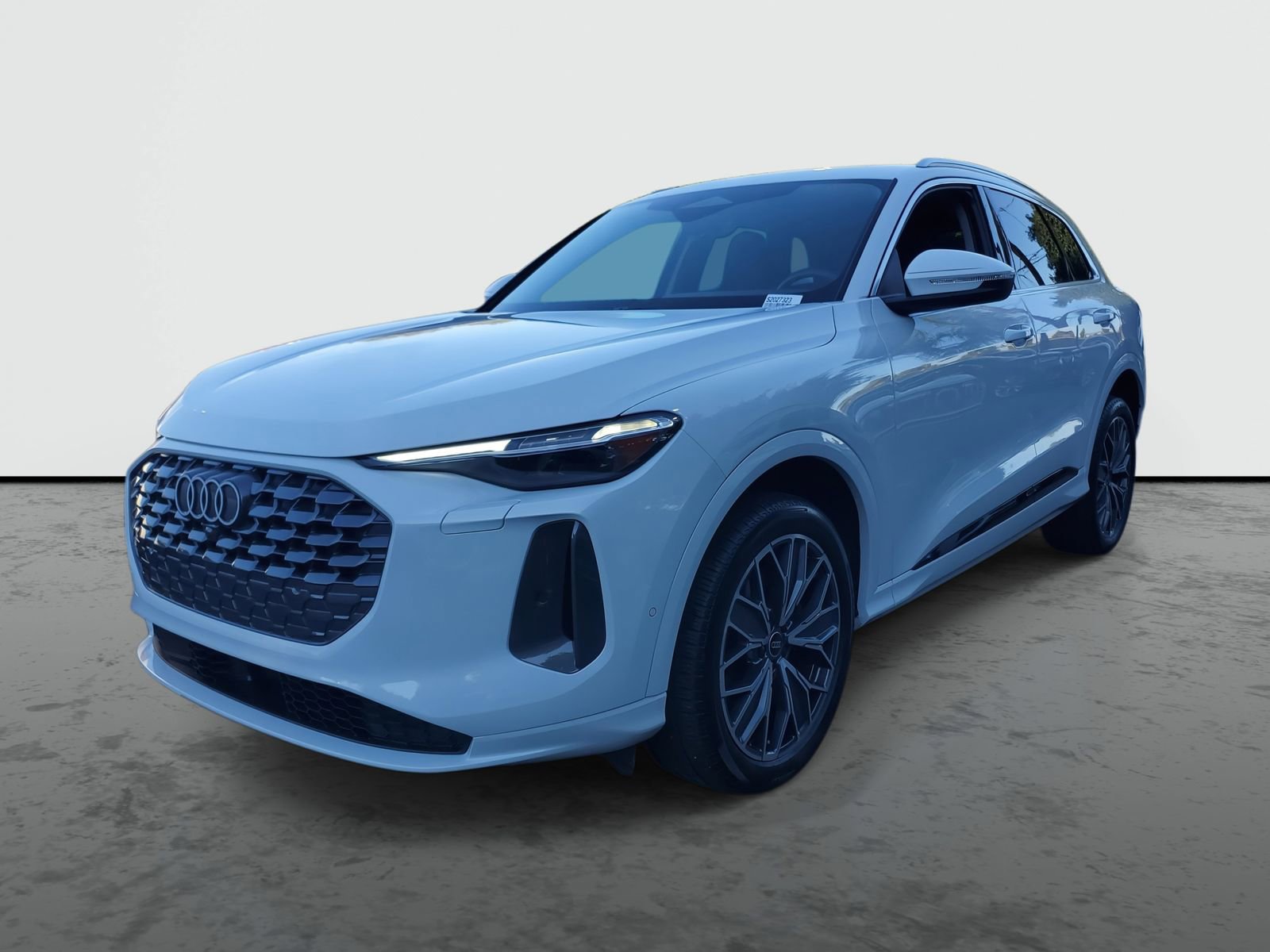 Used 2025 Audi Q5 Premium Plus w/ Premium Plus image 2