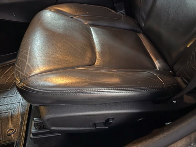 Used 2014 Chrysler 300 AWD w/ Driver Convenience Group image 16