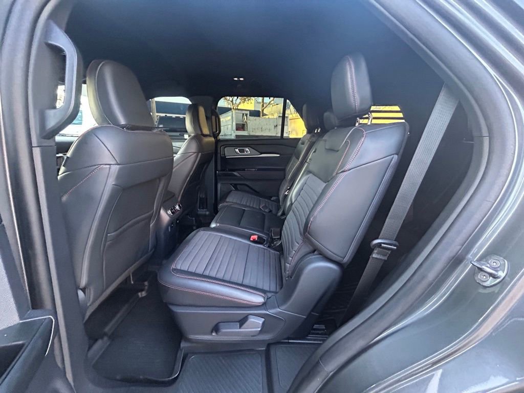 Used 2025 Ford Explorer ST-Line w/ Premium Package image 32