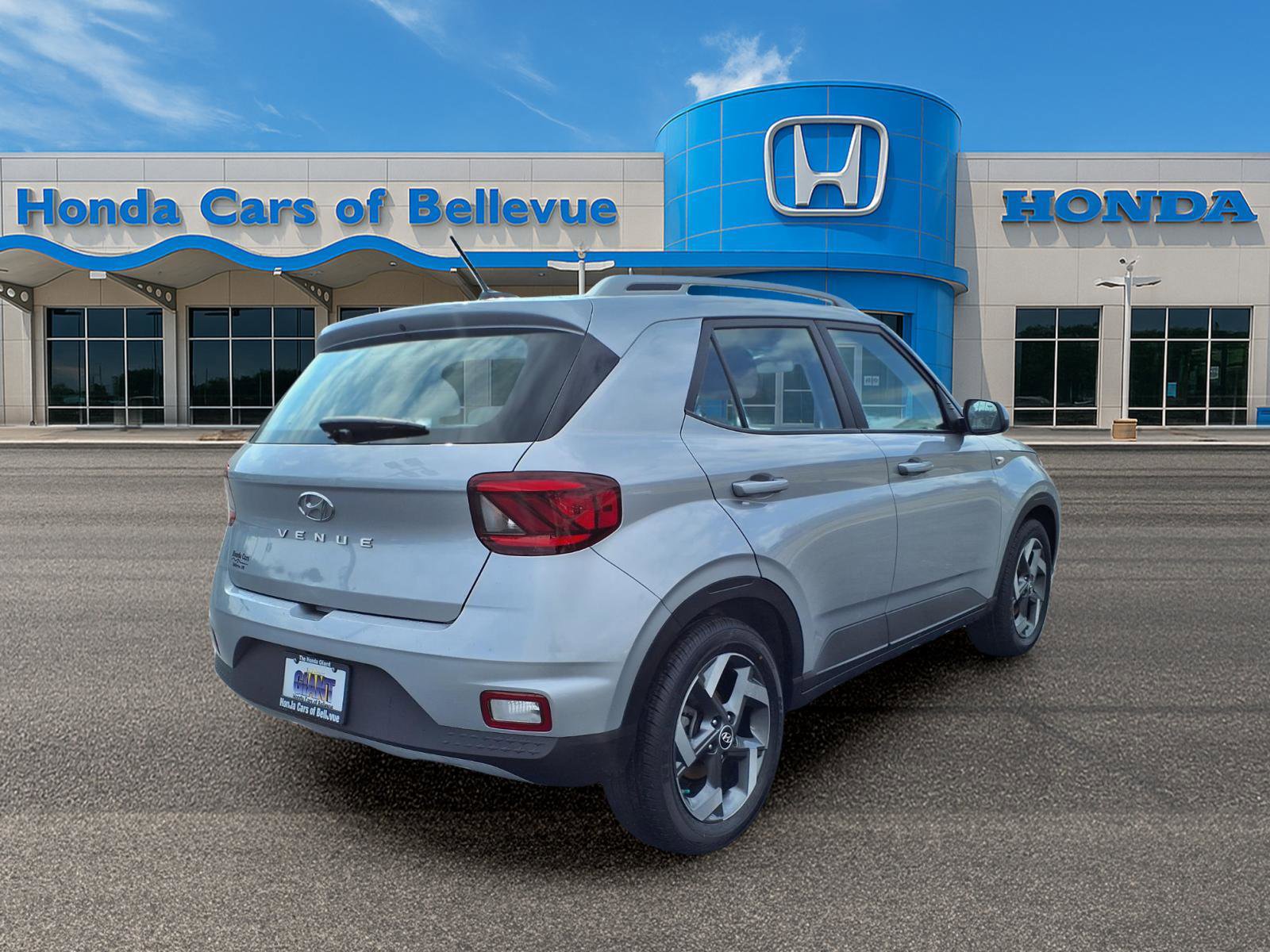 Used 2023 Hyundai Venue SEL w/ Cargo Package image 6