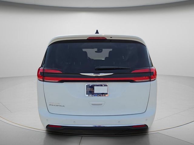 Used 2023 Chrysler Pacifica Touring-L FWD image 5