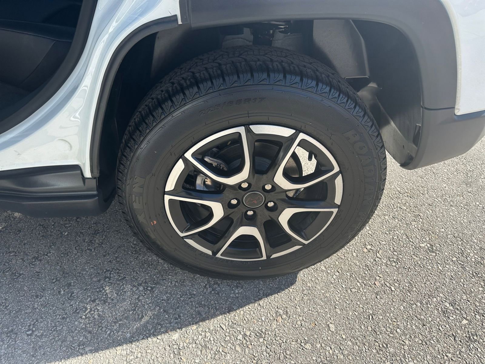 Used 2025 Jeep Compass Trailhawk AWD/4WD image 29