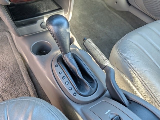 Used 2002 Chrysler Sebring LXi image 11