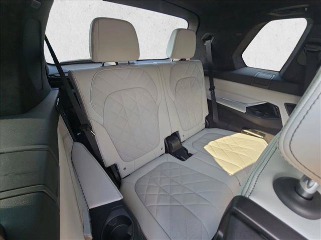 Used 2025 BMW X7 xDrive40i w/ M Sport Package AWD/4WD image 18