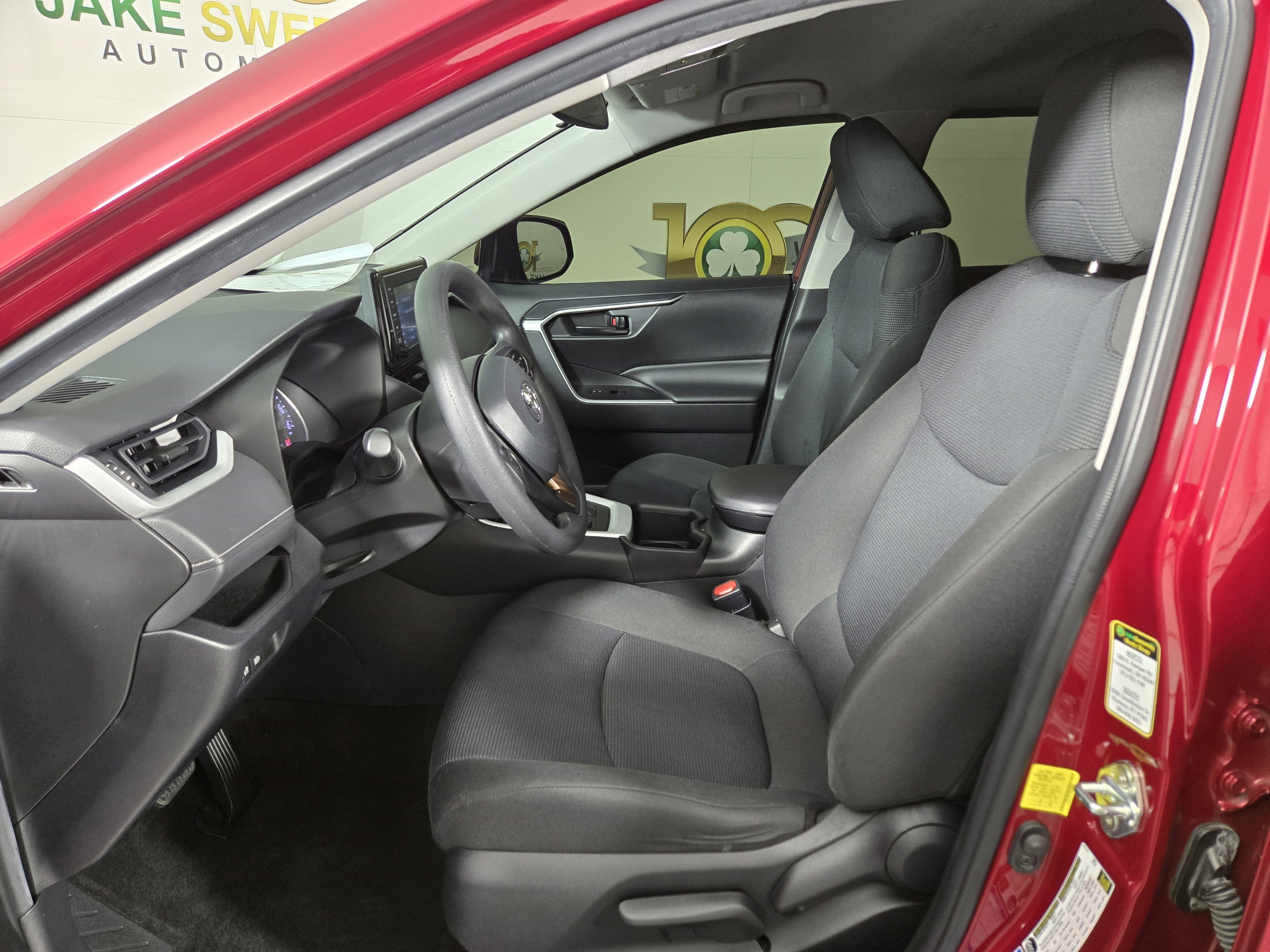 Used 2022 Toyota RAV4 LE AWD/4WD image 11
