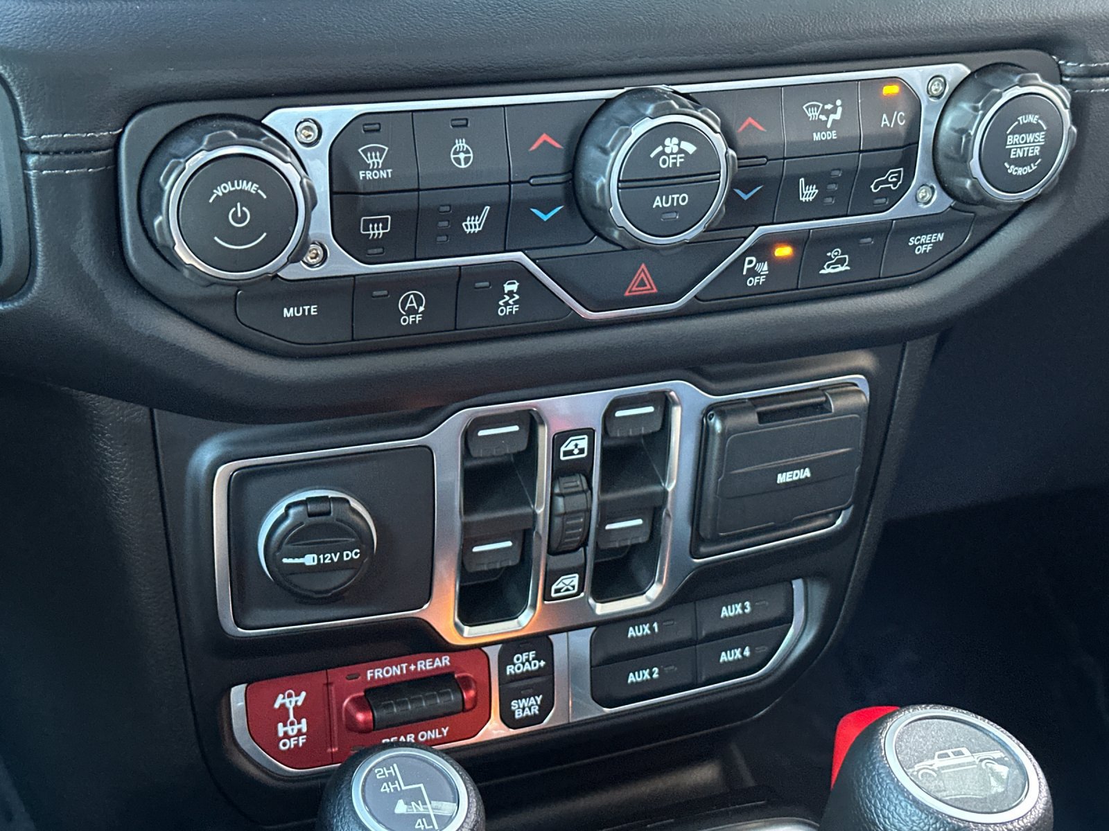 New 2026 Jeep Gladiator Rubicon w/ Safety Group AWD/4WD image 18