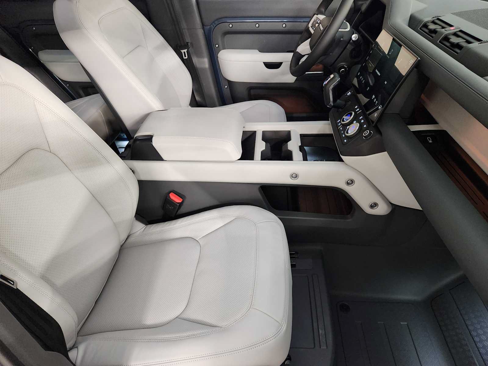 New 2026 Land Rover Defender 110 S AWD/4WD image 3
