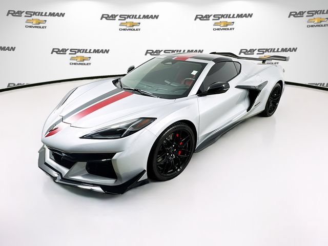 Used 2026 Chevrolet Corvette Z06 RWD image 3