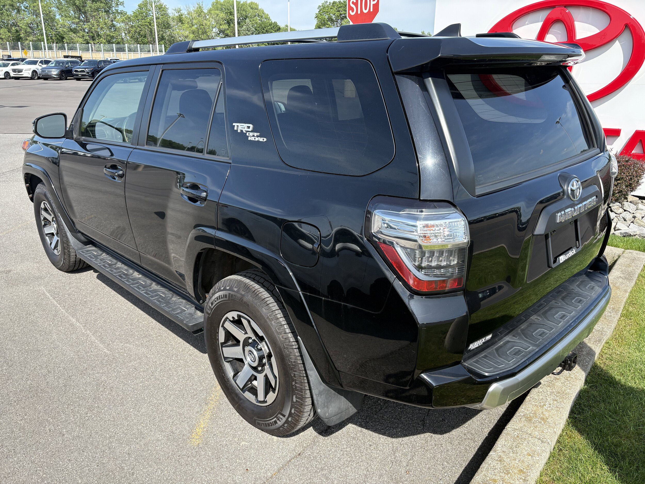 Used 2017 Toyota 4Runner TRD Off-Road Premium AWD/4WD image 5