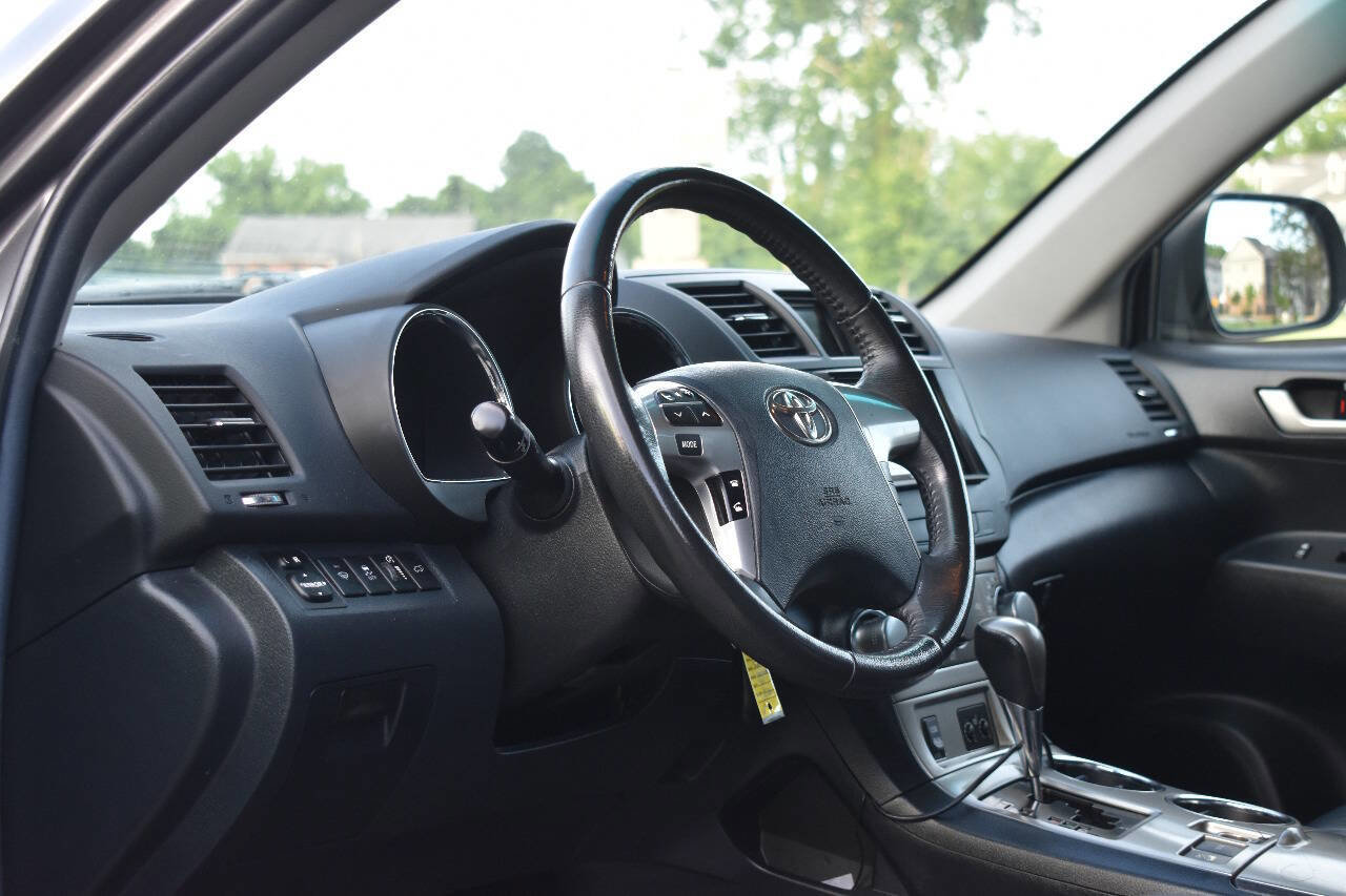 Used 2012 Toyota Highlander SE w/ Tow Pkg AWD/4WD image 20