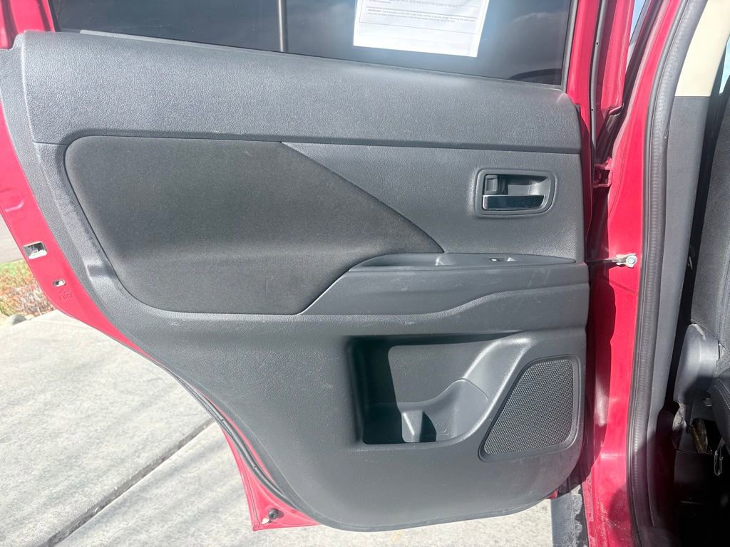 Used 2018 Mitsubishi Outlander SE AWD/4WD image 21