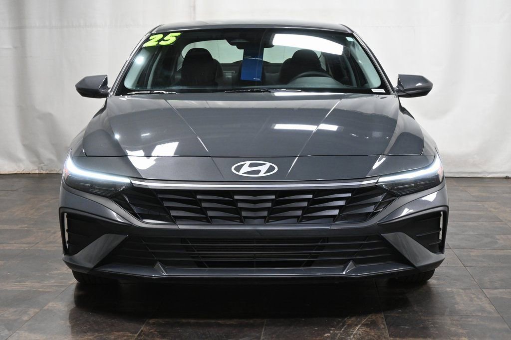 Used 2025 Hyundai Elantra SE image 8