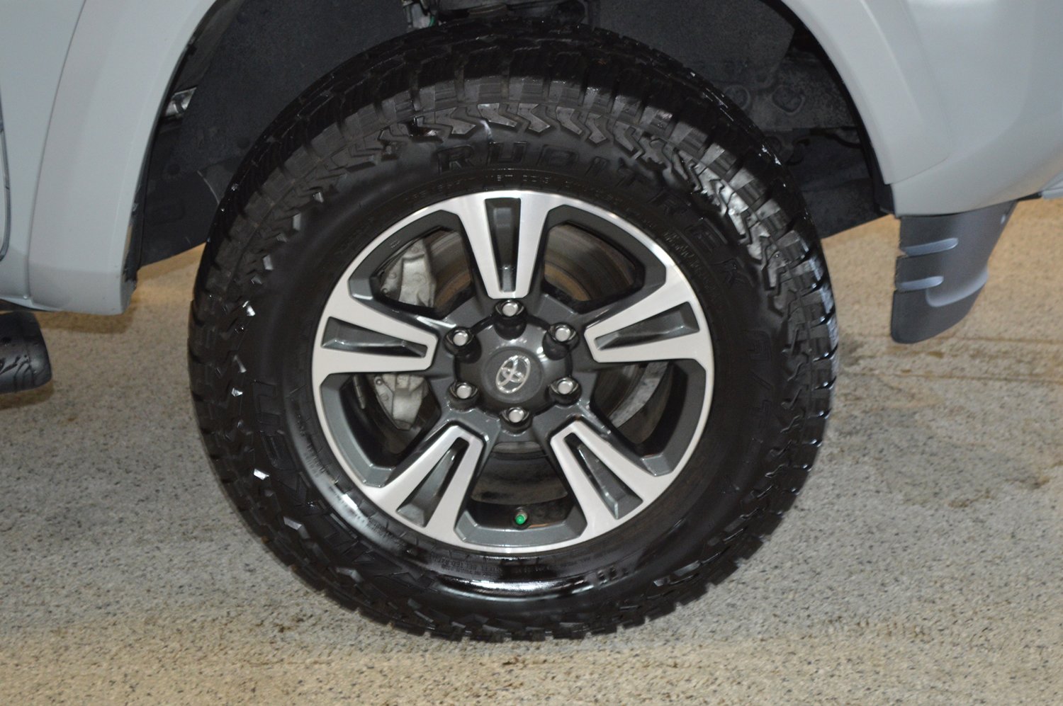 Used 2019 Toyota Tacoma TRD Sport image 9