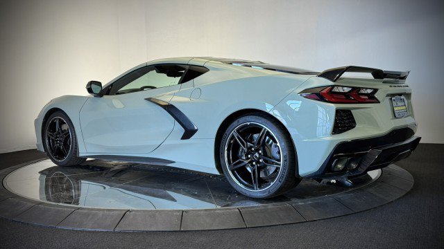 Used 2024 Chevrolet Corvette Stingray Premium Cpe w/ Z51 Performance Package RWD image 3