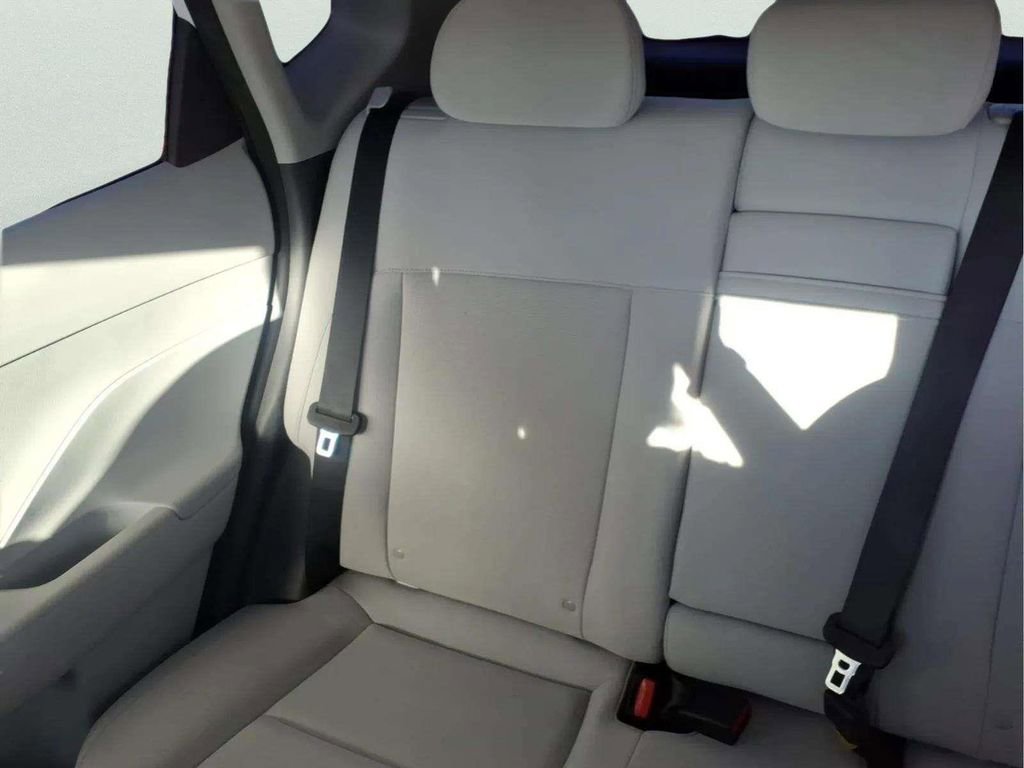 Used 2024 Hyundai Kona SE image 16