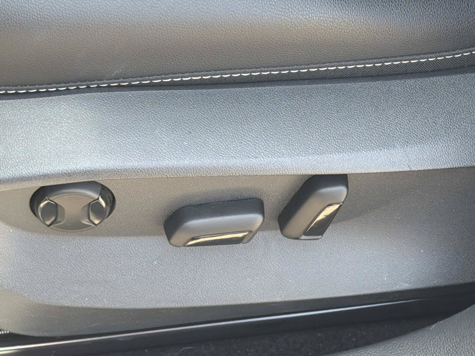 Used 2022 Volkswagen Taos SEL w/ Panoramic Sunroof Package FWD image 20