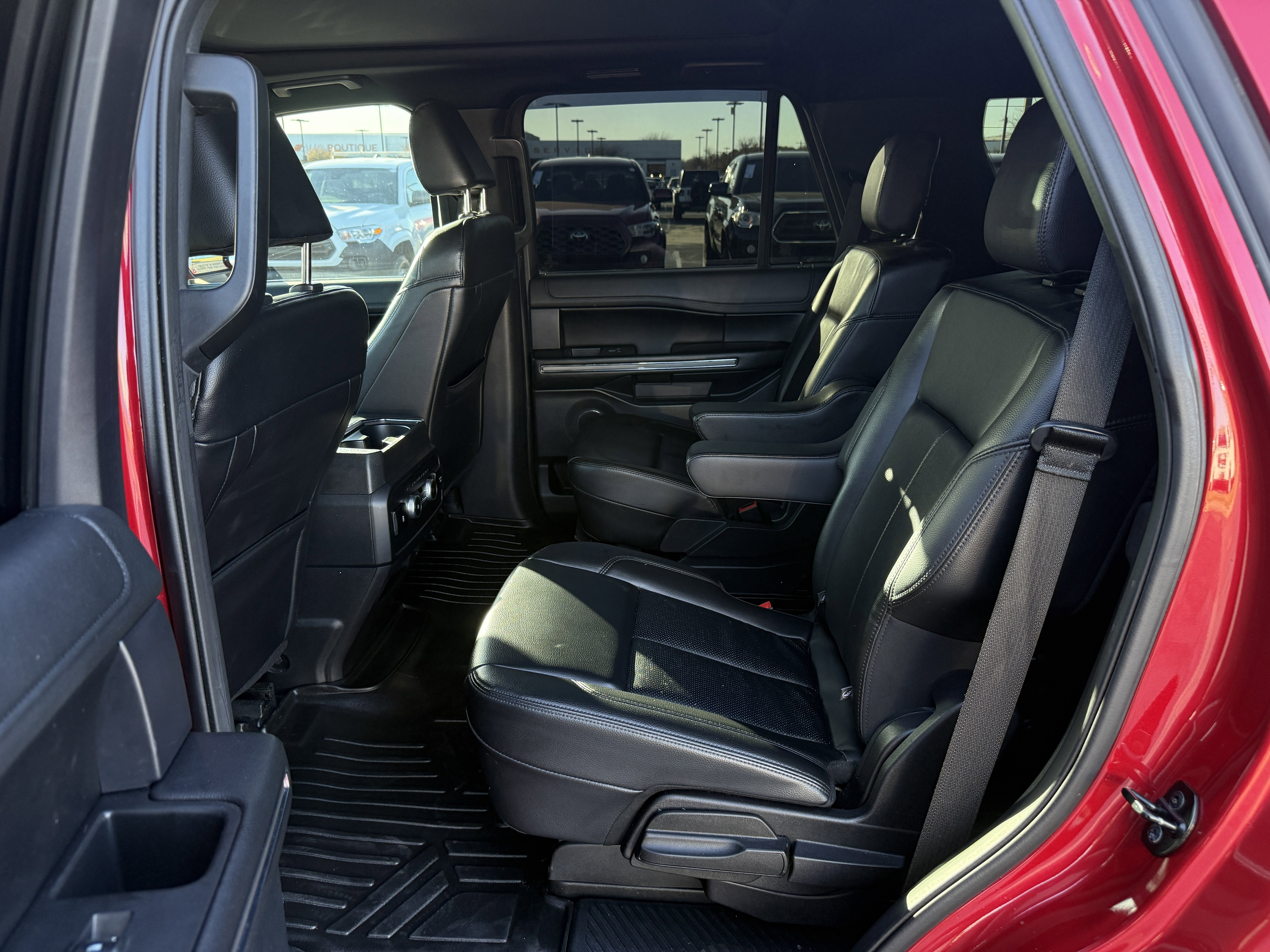 Used 2021 Ford Expedition XLT image 33