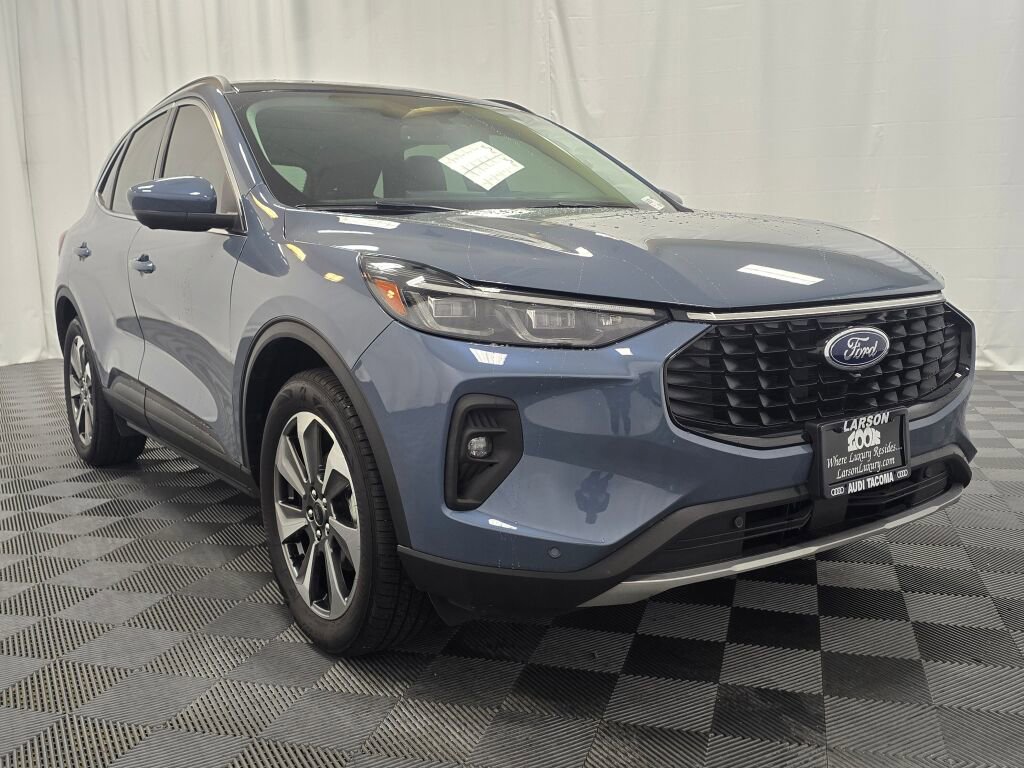 Used 2025 Ford Escape Platinum w/ Premium Technology Package image 8