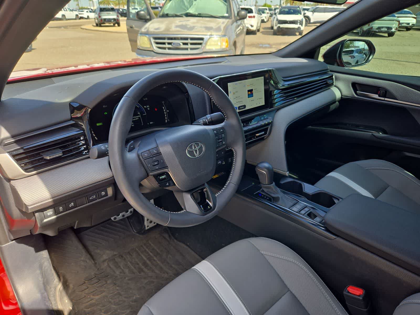 Used 2025 Toyota Camry SE w/ Convenience Package FWD image 10