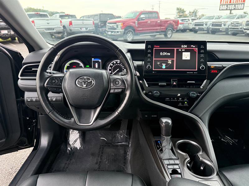 Used 2022 Toyota Camry SE image 25