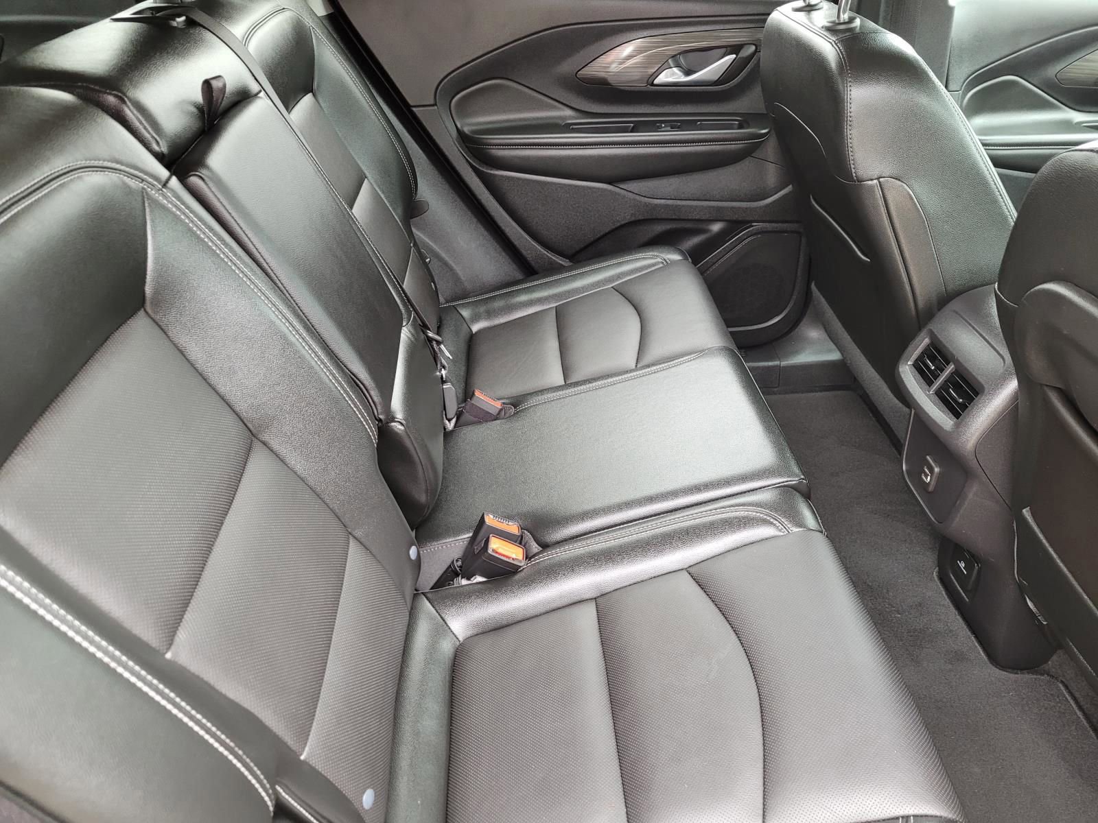 Used 2024 GMC Terrain SLT image 11