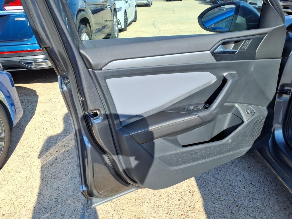 Used 2025 Volkswagen Jetta SE w/ Sunroof Package FWD image 23