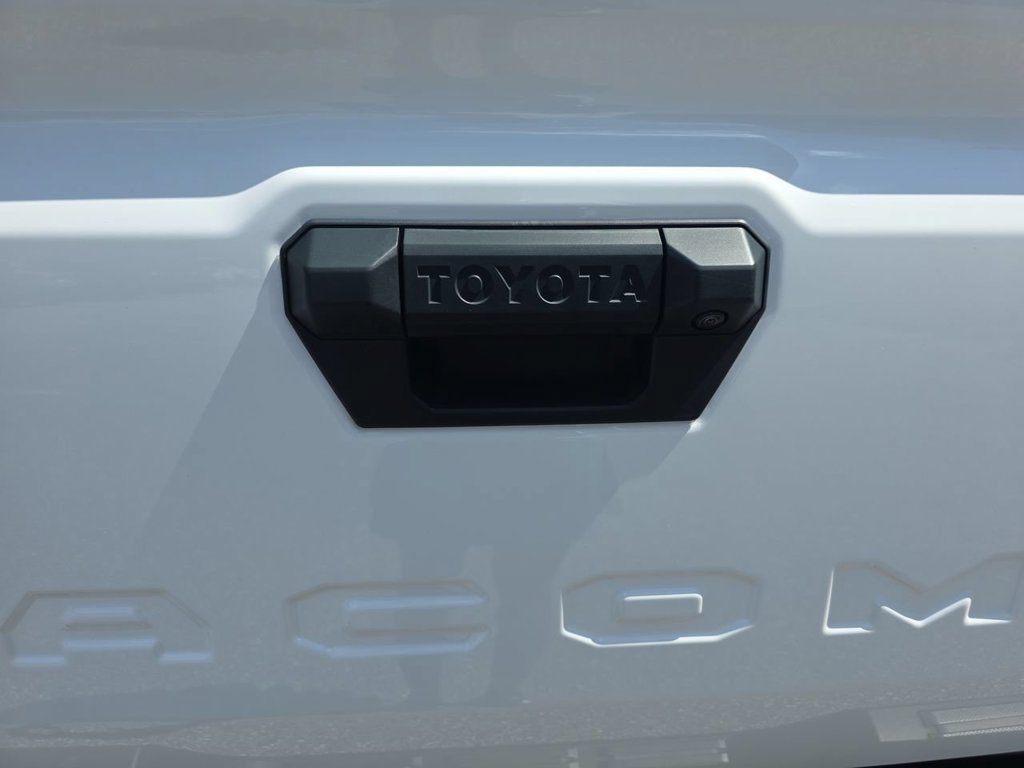 Used 2025 Toyota Tacoma TRD Sport AWD/4WD image 8