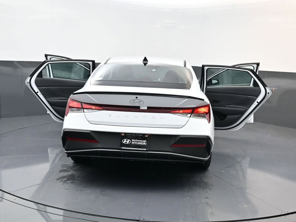 Used 2025 Hyundai Elantra Sport image 22