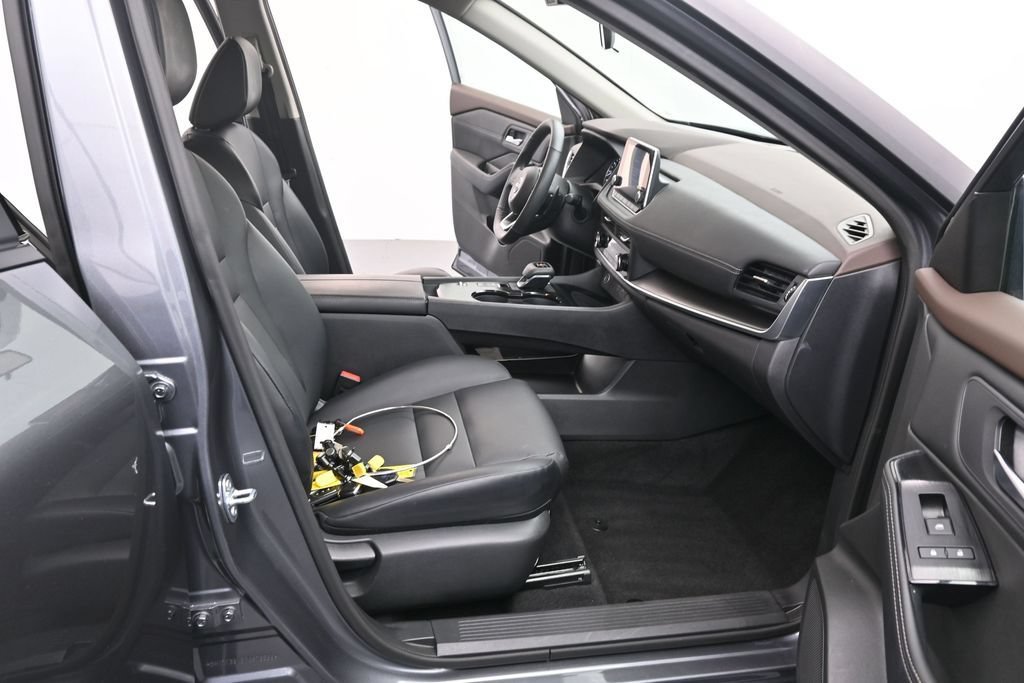 Used 2023 Nissan Rogue SV w/ SV Premium B Package FWD image 25