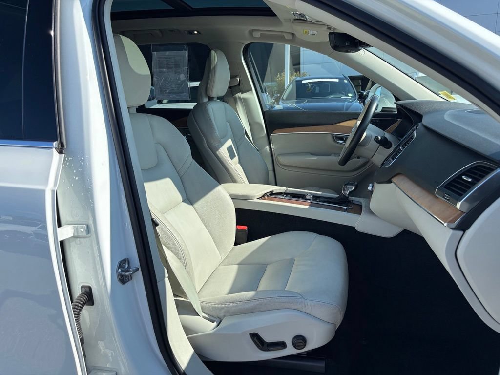 Used 2021 Volvo XC90 T6 Momentum AWD/4WD image 19