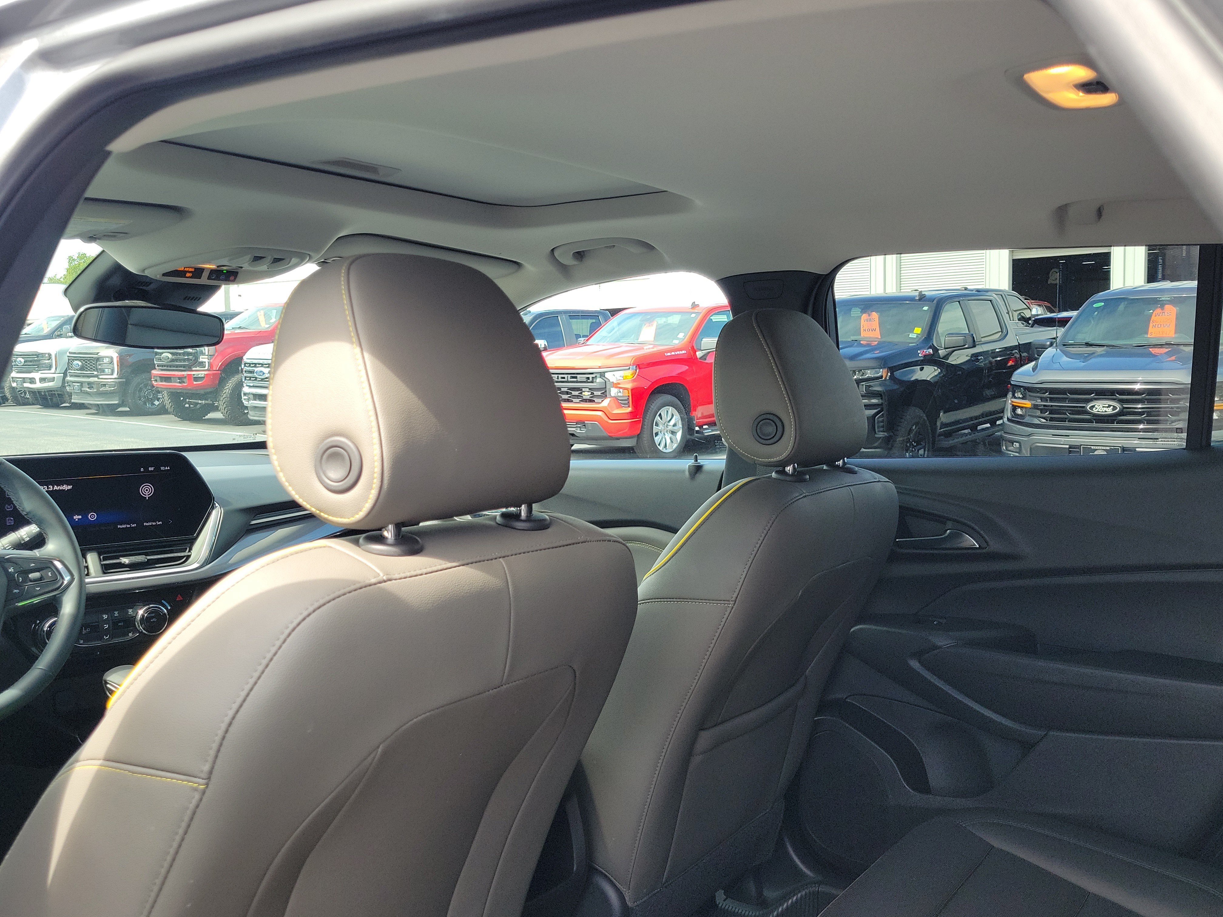 Used 2025 Chevrolet Trax ACTIV w/ Sunroof Package FWD image 14