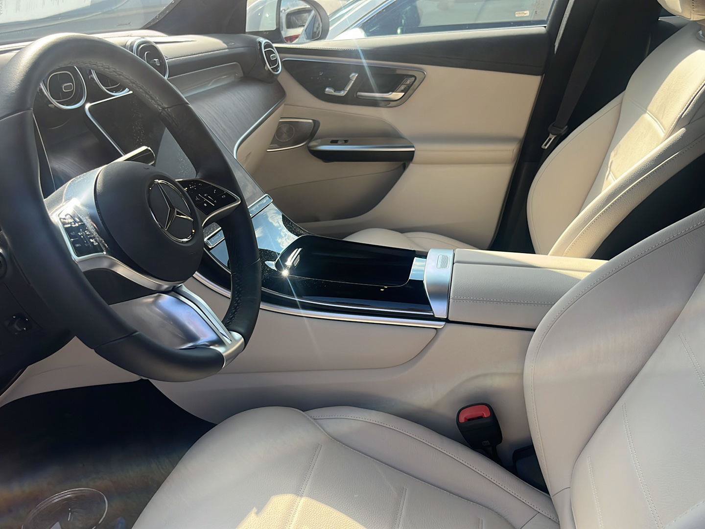 Used 2024 Mercedes-Benz GLC 300 image 7