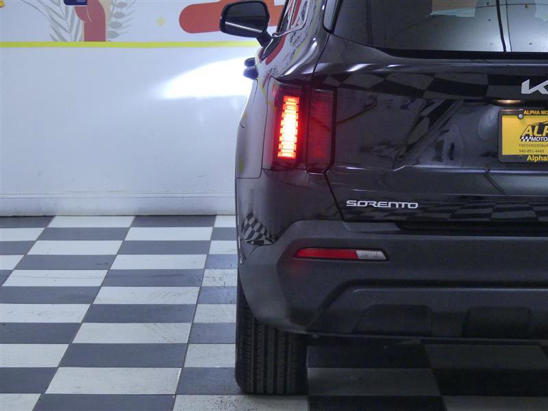Used 2023 Kia Sorento LX image 30