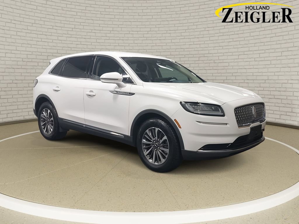 Used 2023 Lincoln Nautilus AWD w/ Premium Package image 3