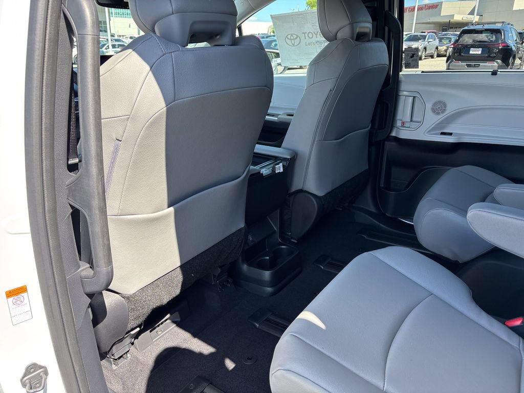 New 2026 Toyota Sienna XLE AWD/4WD image 28