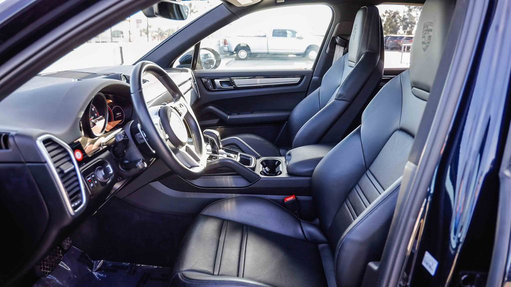 Used 2023 Porsche Cayenne Platinum Edition image 22