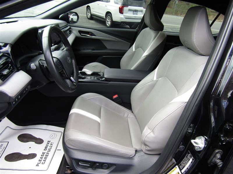 Used 2025 Toyota Camry SE image 11