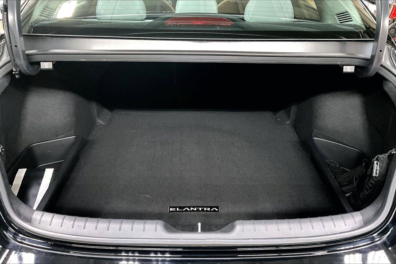 Used 2025 Hyundai Elantra Limited image 5