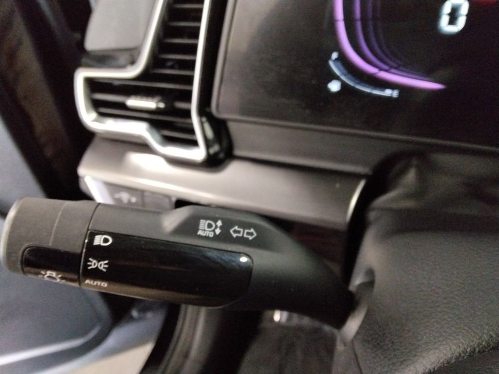 Used 2025 Kia Sportage EX image 15