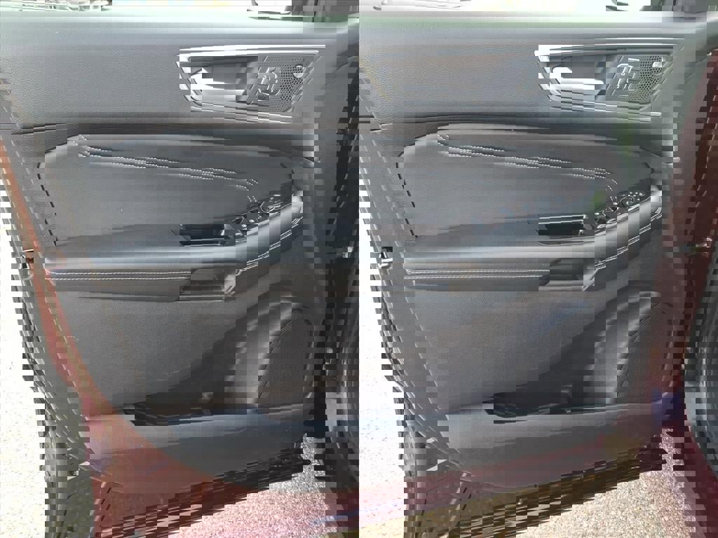 Used 2020 Ford Edge Titanium image 16