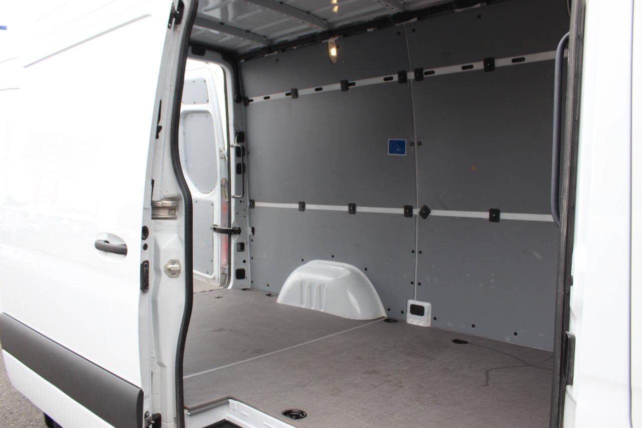 Used 2025 Mercedes-Benz Sprinter 2500 image 15