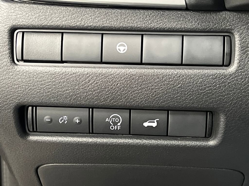 Used 2025 Nissan Rogue SV image 43