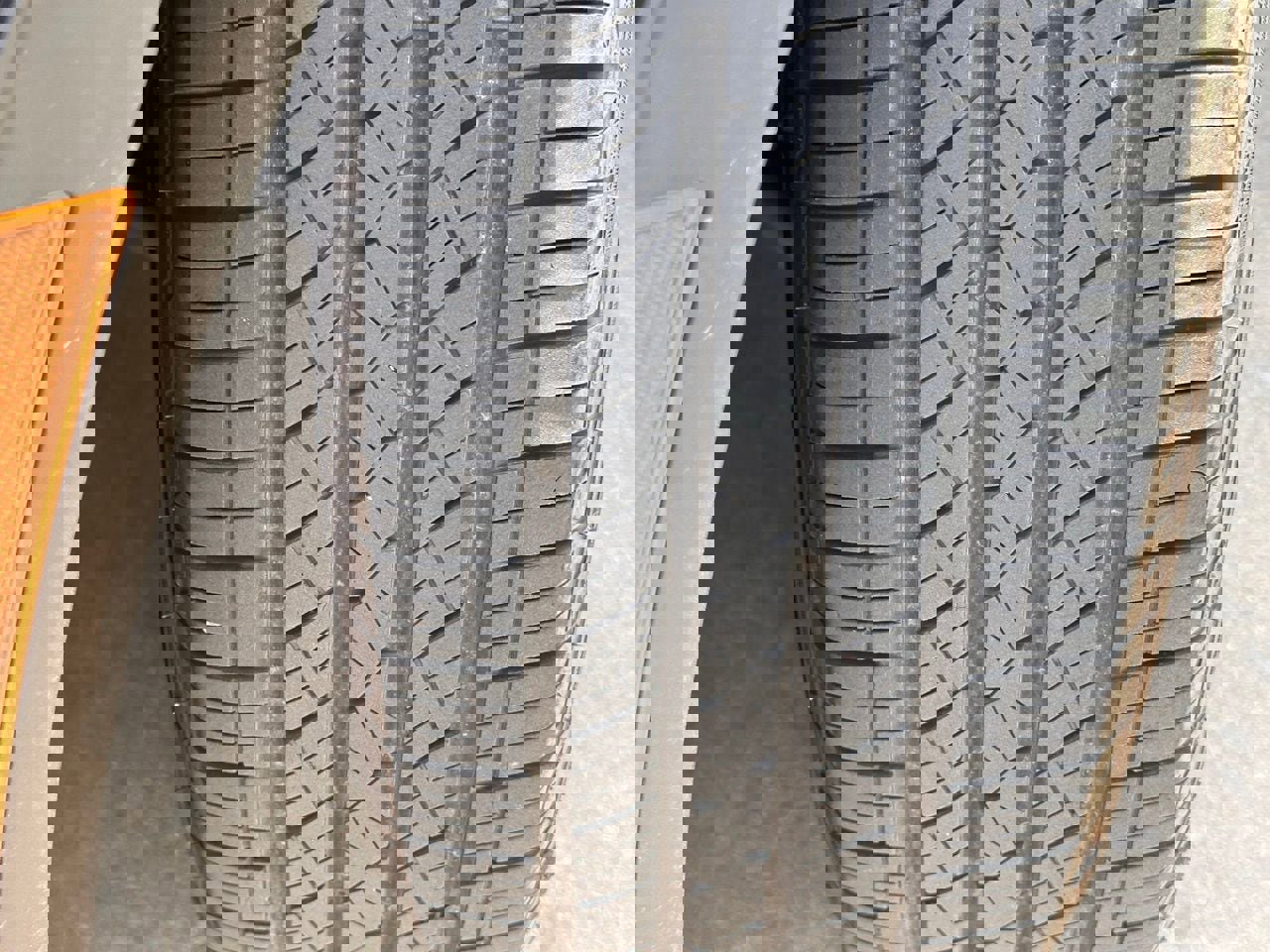 Used 2025 Kia Sportage EX image 3