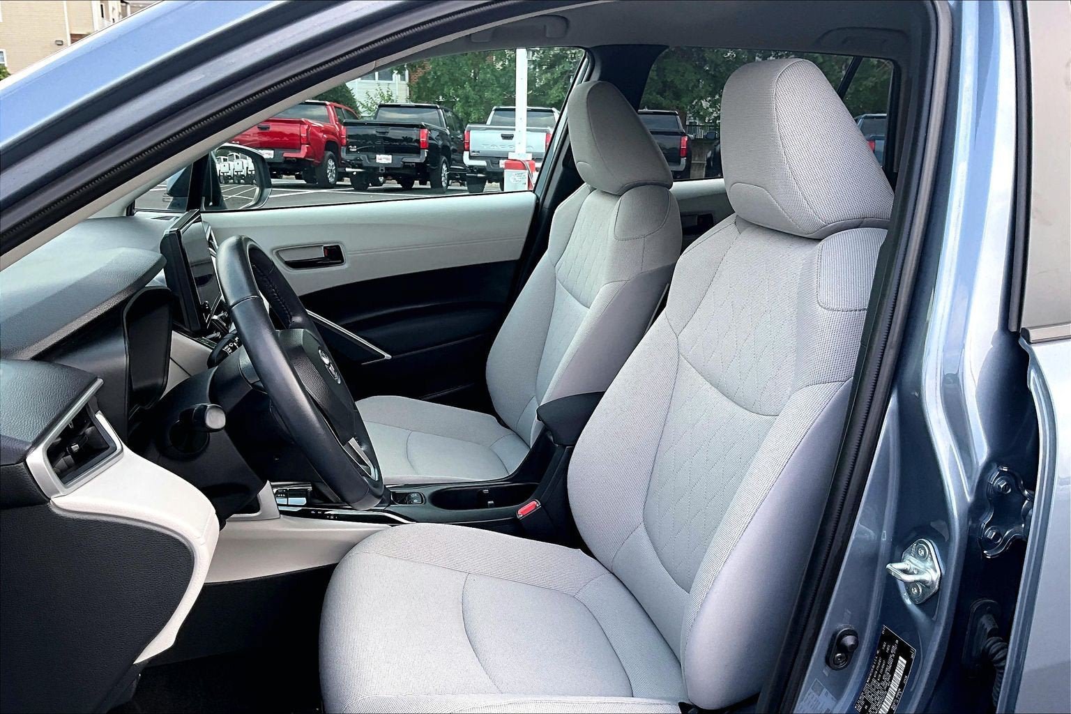 Used 2023 Toyota Corolla Cross LE AWD/4WD image 23
