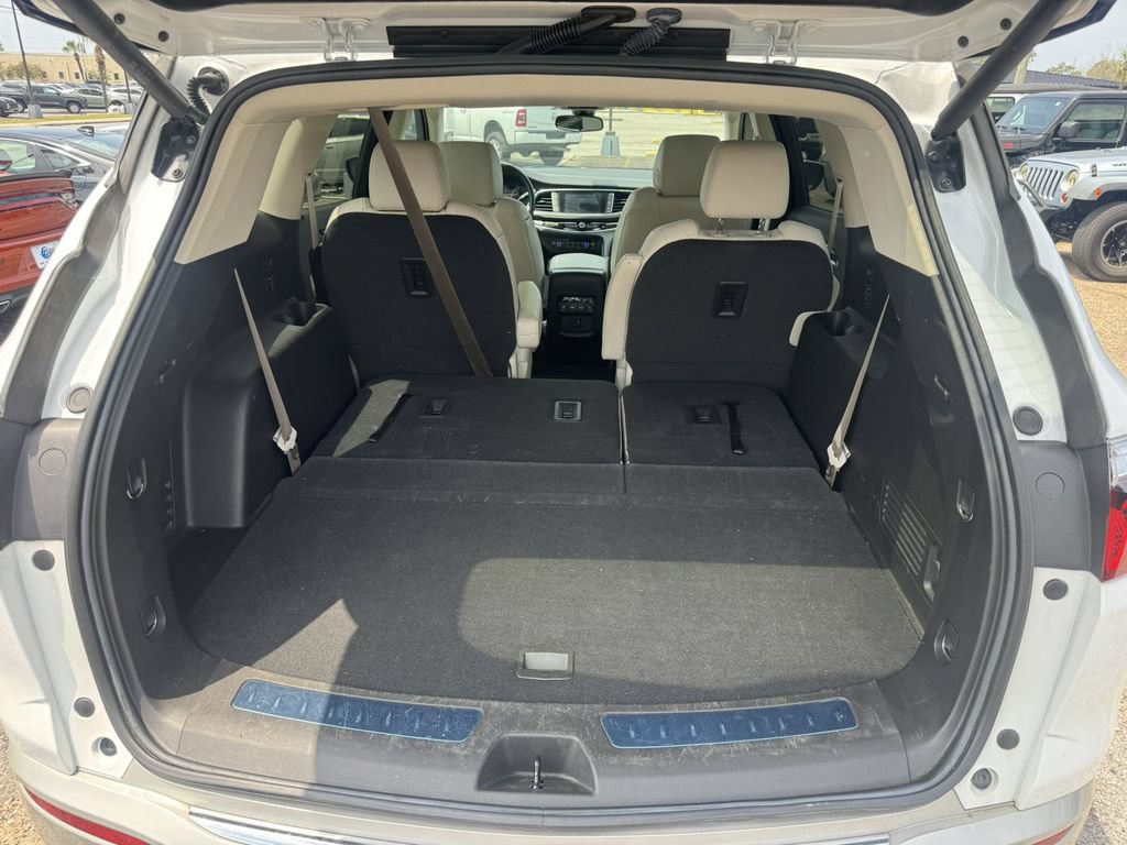 Used 2022 Buick Enclave Essence w/ Experience Buick Package FWD image 7