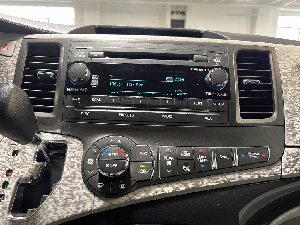Used 2013 Toyota Sienna LE FWD image 27