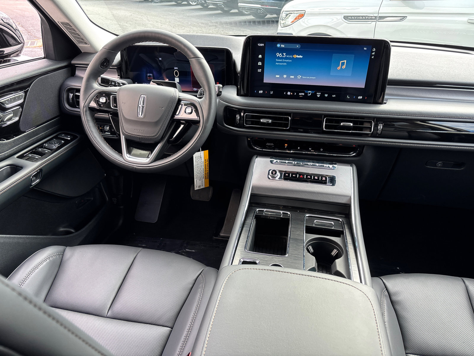 New 2026 Lincoln Aviator AWD image 31