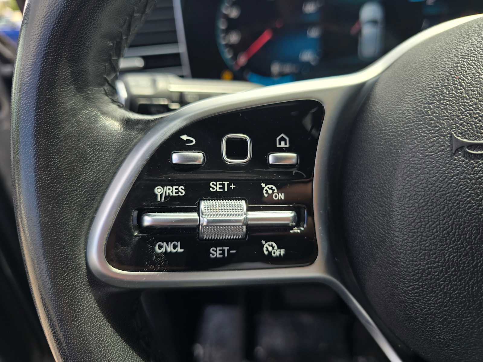 Used 2022 Mercedes-Benz GLE 350 4MATIC w/ Premium Package image 27