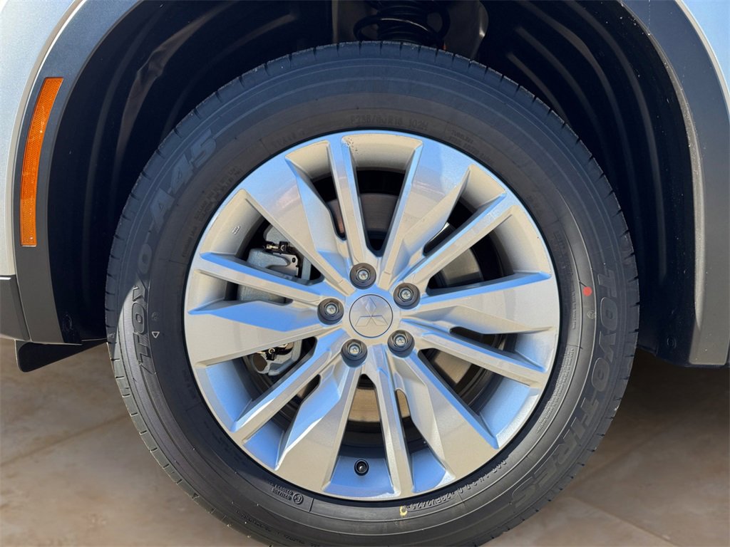 New 2025 Mitsubishi Outlander ES image 14